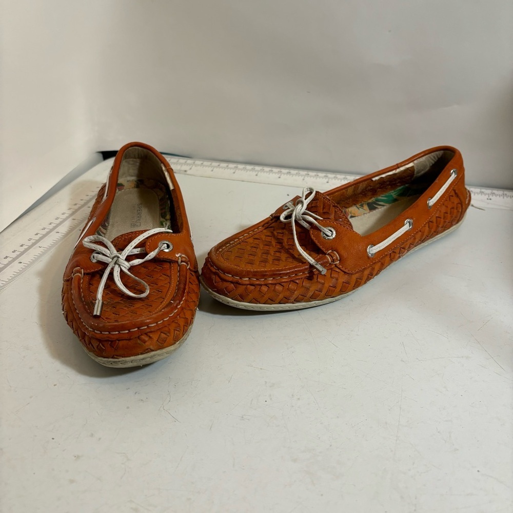 Sperry women’s papaya orange leather slip on loafer woven boat shoe in size 6